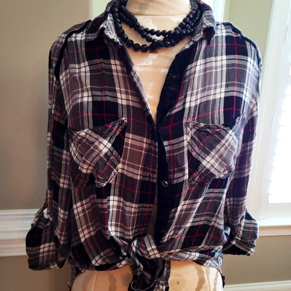 Rock Republic sz XL juniors black  white plaid with red accents